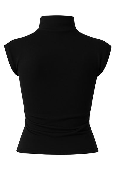 Top de fit ajustado, cuello mock con plisados y manga corta seguida.