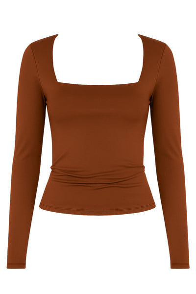 Top básico de escote cuadrado, manga larga y fit ajustado.