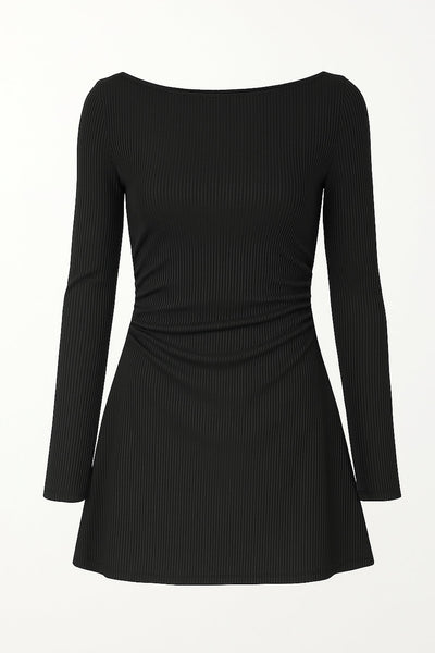 Vestido corto canalé de fit ajustado, manga larga, cuello barco, plisados laterales en cintura y corte en a.