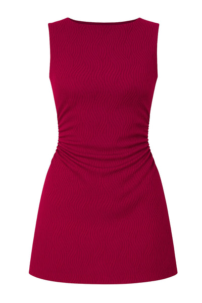 Vestido corto ajustado sin mangas, de cuello barco, corte en a, plisados en cintura y textura en tejido.