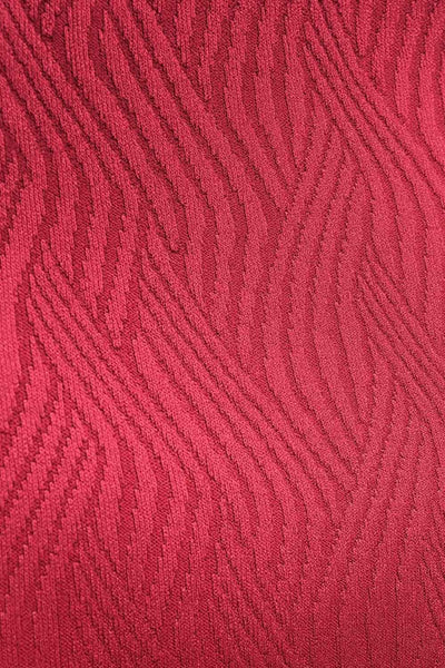 Vestido corto ajustado sin mangas, de cuello barco, corte en a, plisados en cintura y textura en tejido.