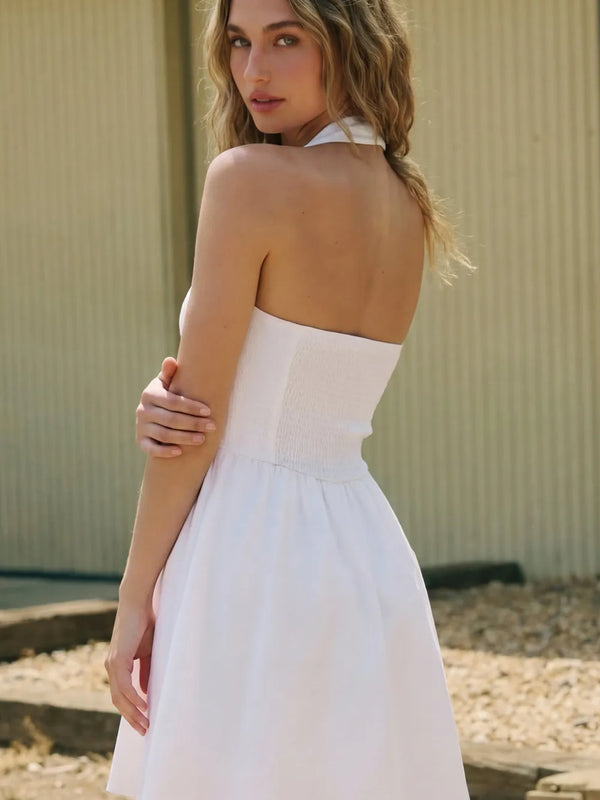 Vestido corto halter de corte en a