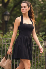 Vestido corto halter de corte en a