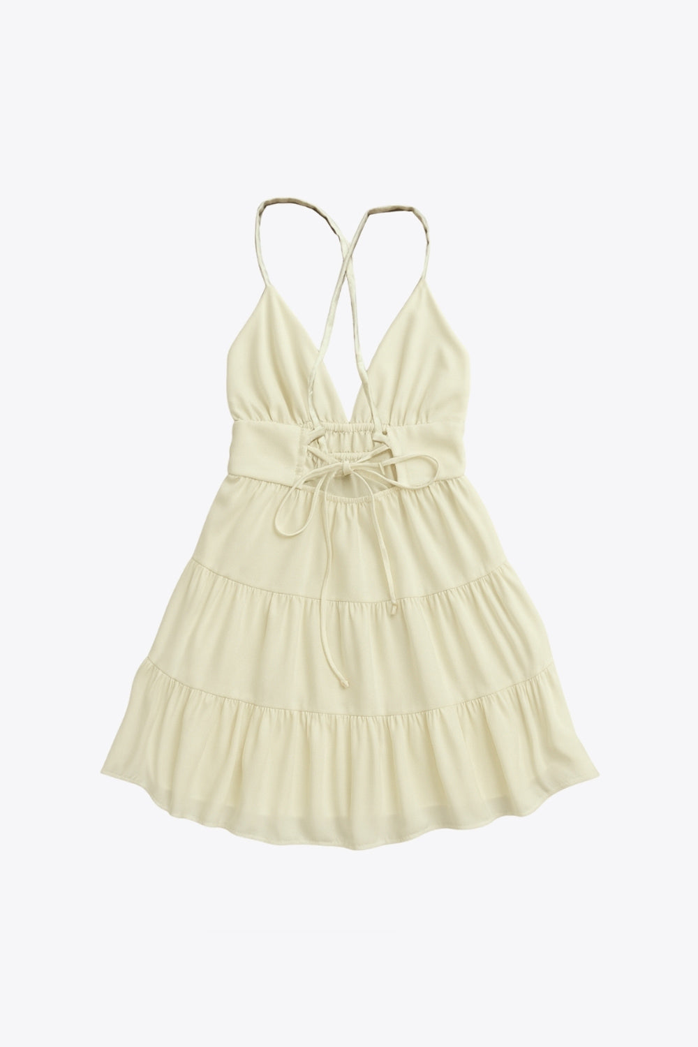 Vestido corto de escote v, corte en a con capas de olanes en bajo, rib elástico en cintura, tirantes delgados con lazado ajustable posterior y escote en espalda.