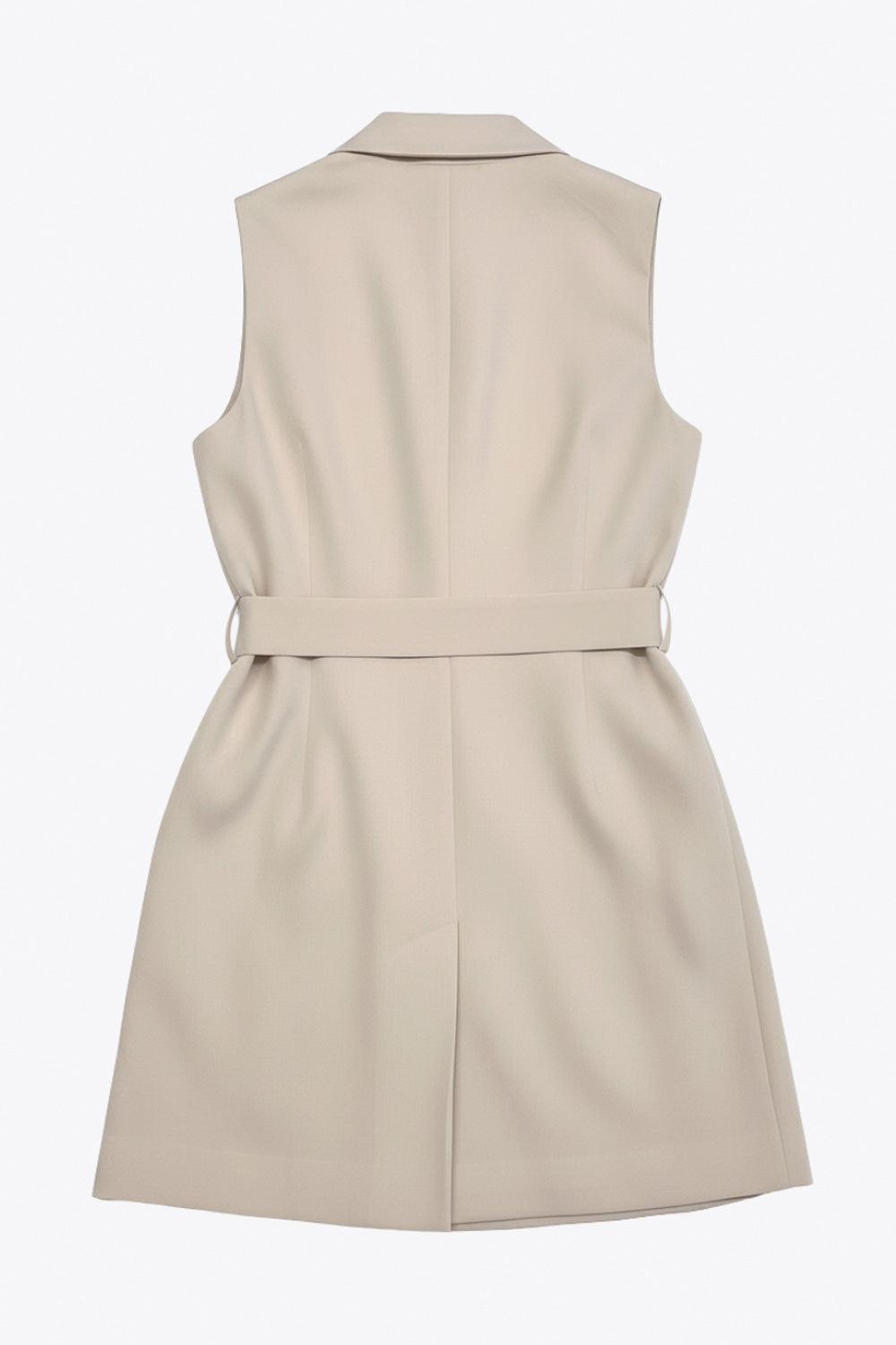 Vestido chaleco con solapa y con doble cruce de botón en contraste. Detalle de bolsillos frontales con cartera, trabillas y cinturón amarrable del mismo tejido.