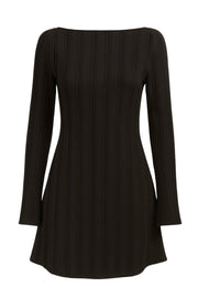 Vestido corto de fit ajustado, manga larga, cuello barco, corte en a y escote en espalda con lazo amarrable posterior. Detalle de textura en tejido.