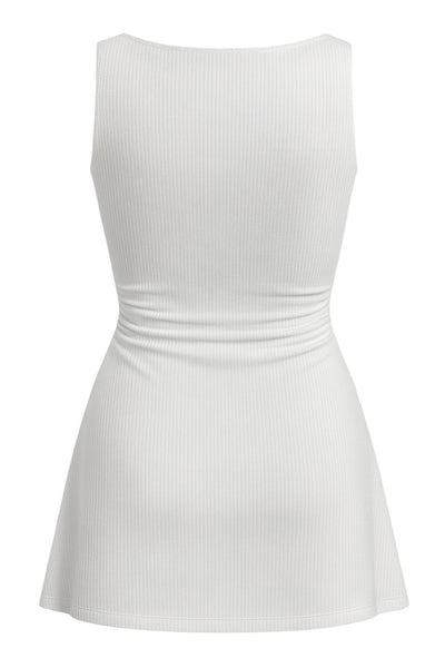 Vestido corto básico canalé, de corte en a, cuello barco, sin mangas y detalles plisados en costado.