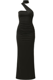 Vestido largo de fit ajustado, strapless, escote recto, plisados en costados y detalle cruzado de choker.
