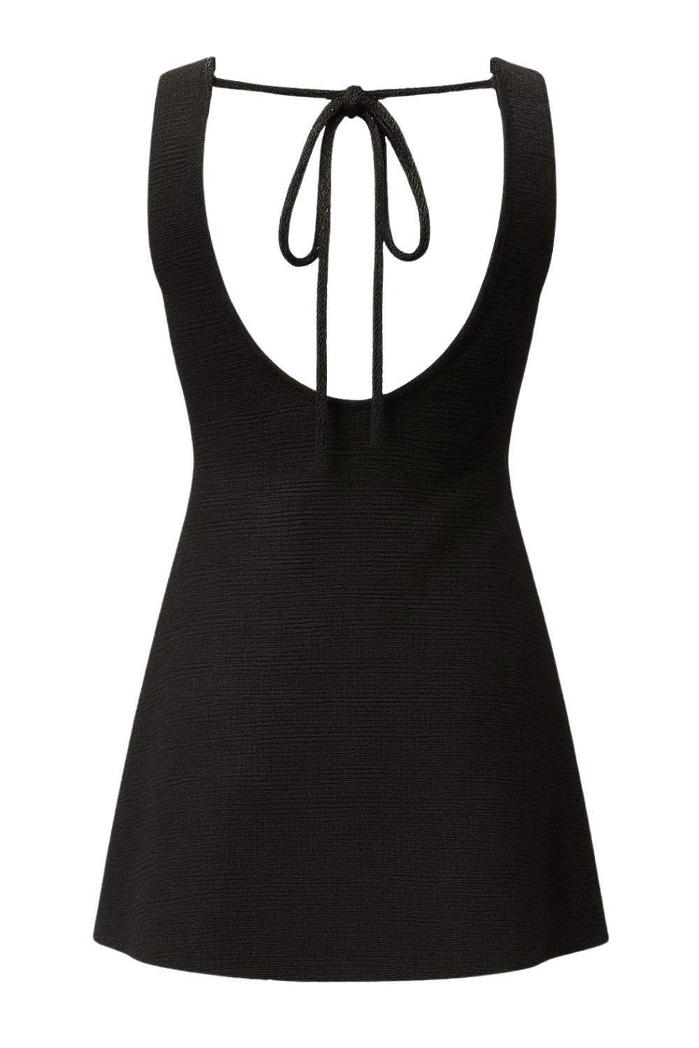 Vestido corto de fit recto, sin mangas, cuello barco y escote en espalda con lazo amarrable posterior.