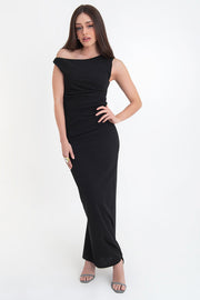 Vestido maxi de fit ajustado, sin mangas, asimétrico de manga corta seguida con hombro descubierto, escote diagonal, abertura posterior en bajo y cierre con cremallera visible en contraste.
