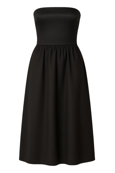 Vestido midi strapless de escote recto, fit ajustado, detalle v frontal en cintura con plisados, corte en a y cierre lateral con cremallera oculta.