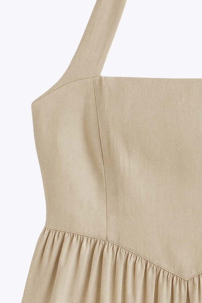 Vestido midi de cuello halter, sin mangas, escote recto, corte en a, corte v en cintura con plisados y fruncido en espalda.