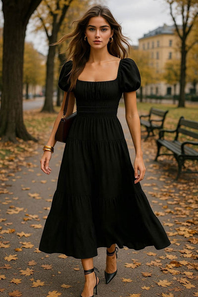 Vestido midi de corte en a, manga corta abullonada con rib elástico en bordes, escote cuadrado, plisados frontales, rib elástico en cintura y bajo con capas de olanes. Detalle de fruncido en espalda.