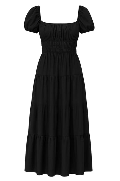 Vestido midi de corte en a, manga corta abullonada con rib elástico en bordes, escote cuadrado, plisados frontales, rib elástico en cintura y bajo con capas de olanes. Detalle de fruncido en espalda.