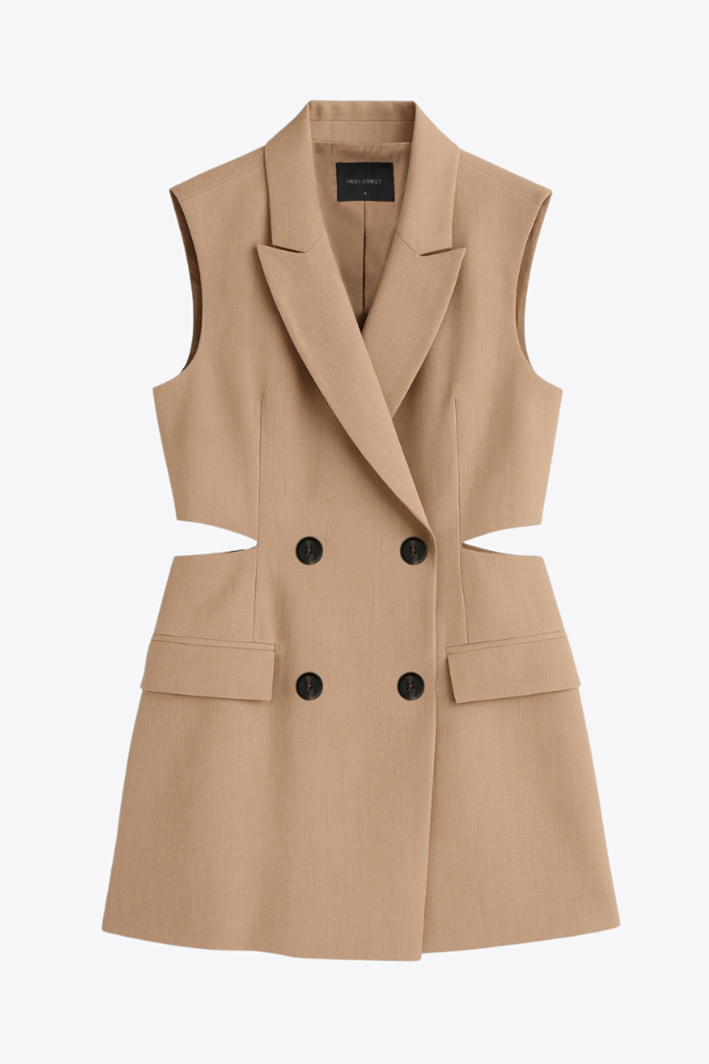 Vestido chaleco con solapa y con doble cruce de botón en contraste. Detalle de bolsillos frontales con cartera, cut out en costados y espalda.