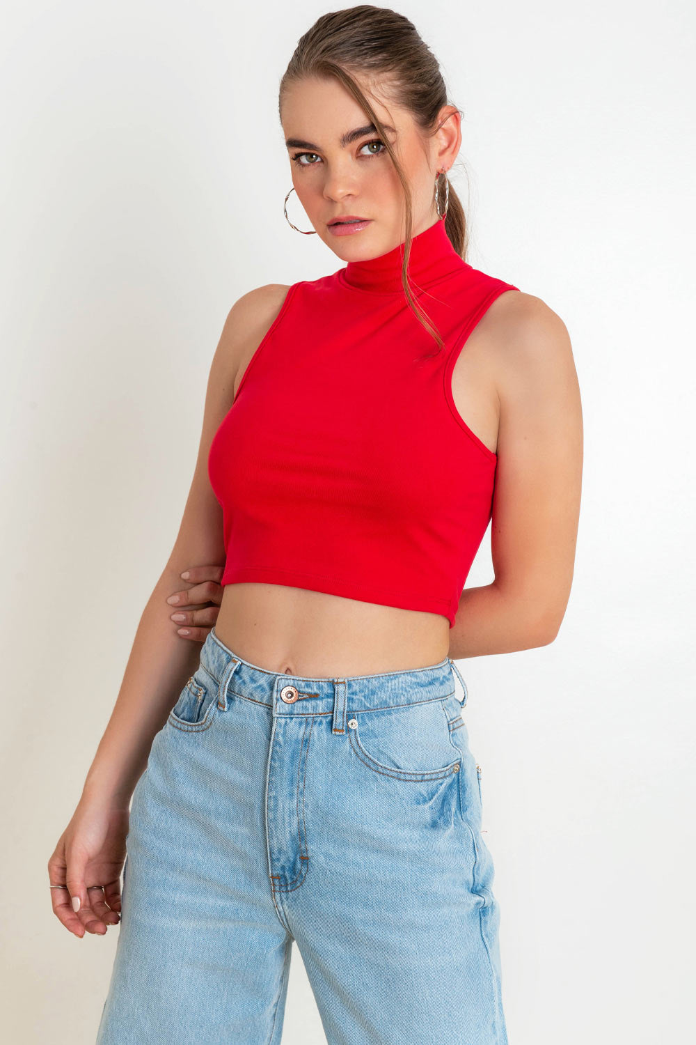 Crop top ajustado de cuello alto rojo HIGHSTREET