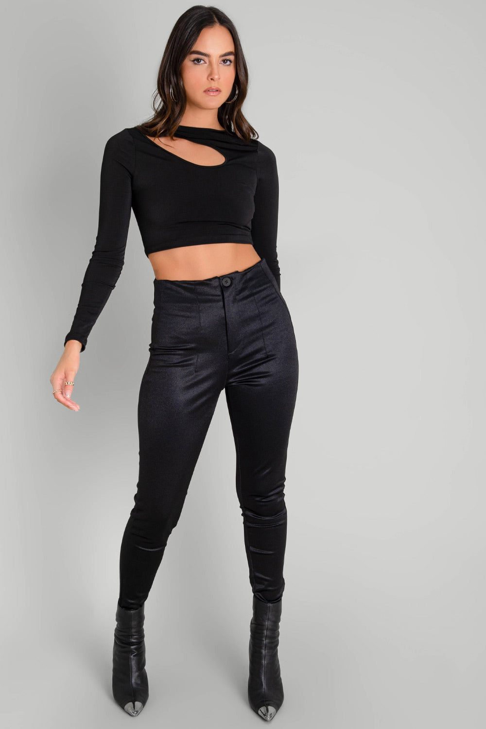 Crop top ajustado manga larga cut out escote negro – HIGHSTREET